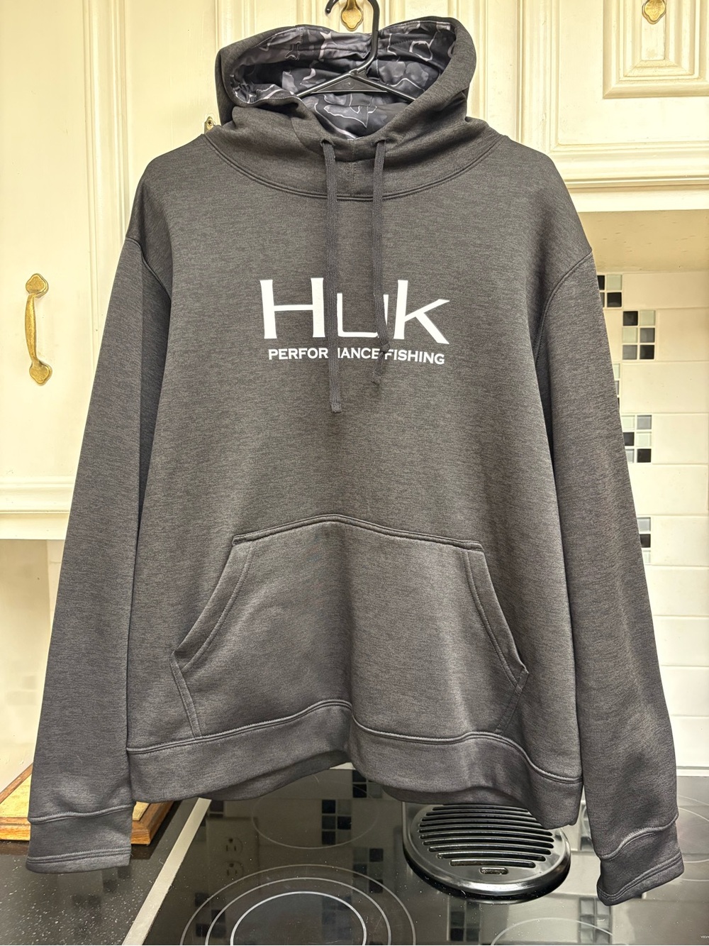Huk Performance Fishing Pullover Hoodie. Men’s Large.
